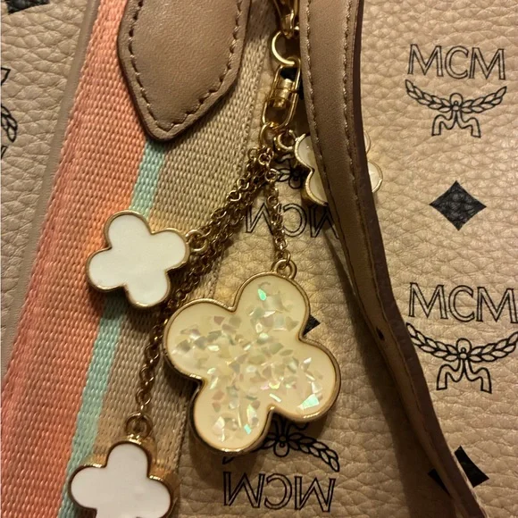 MCM Tan and Pink Tote Bag with Gold Accents Q4382 Munchen - Picture 3 of 11